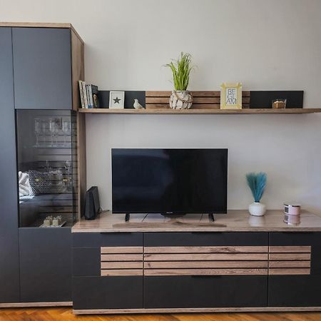 Apartment Cesarica Omiš Esterno foto