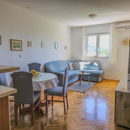 Apartment Cesarica Omiš Esterno foto