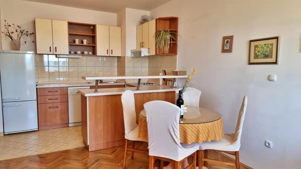 Apartment Cesarica Omiš Esterno foto