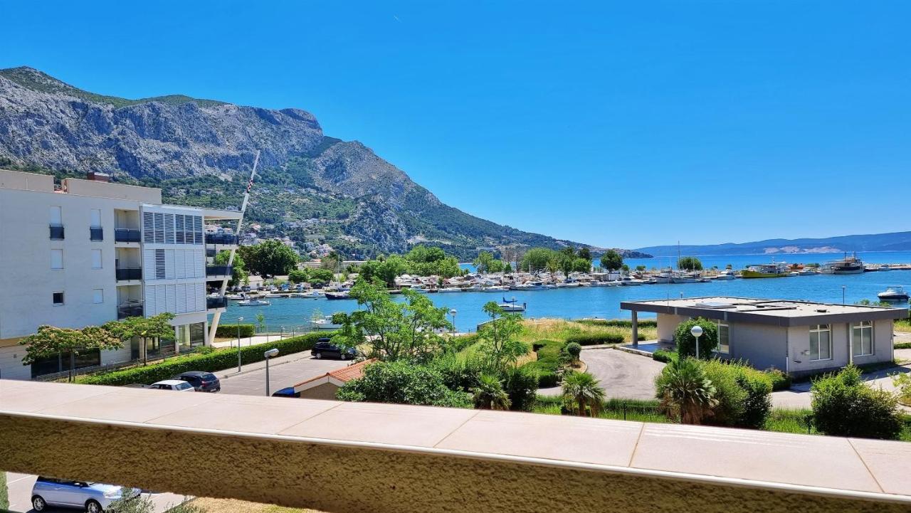 Apartment Cesarica Omiš Esterno foto