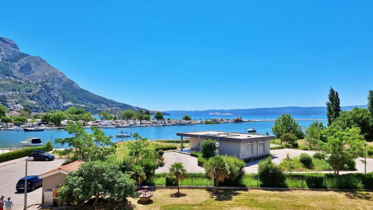 Apartment Cesarica Omiš Esterno foto